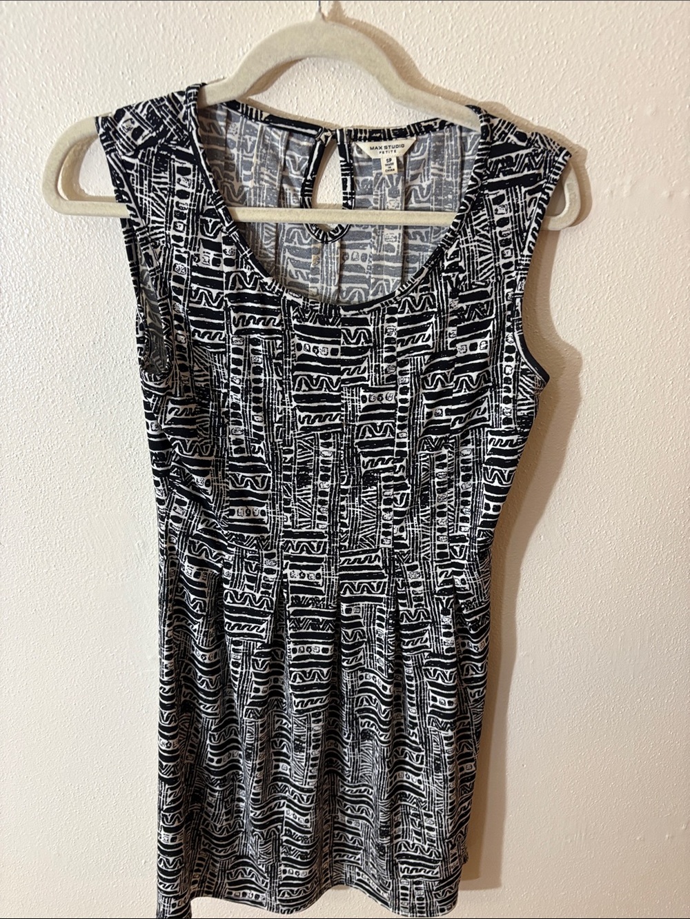 Max Studio Black and White Geometric Print Sleeveless Mini Dress